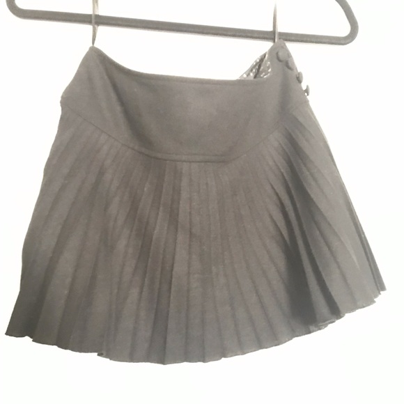 Black Short pleated winter mini-skirt. zipper. - Picture 2 of 3